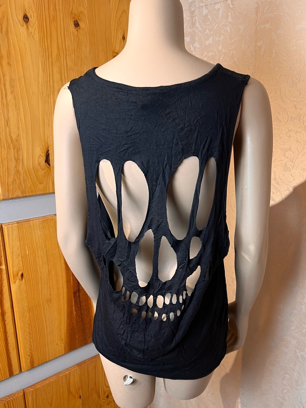 Black and Silver Gothic Punk Skull Cut-Out Sleeveless Tee - Sz M